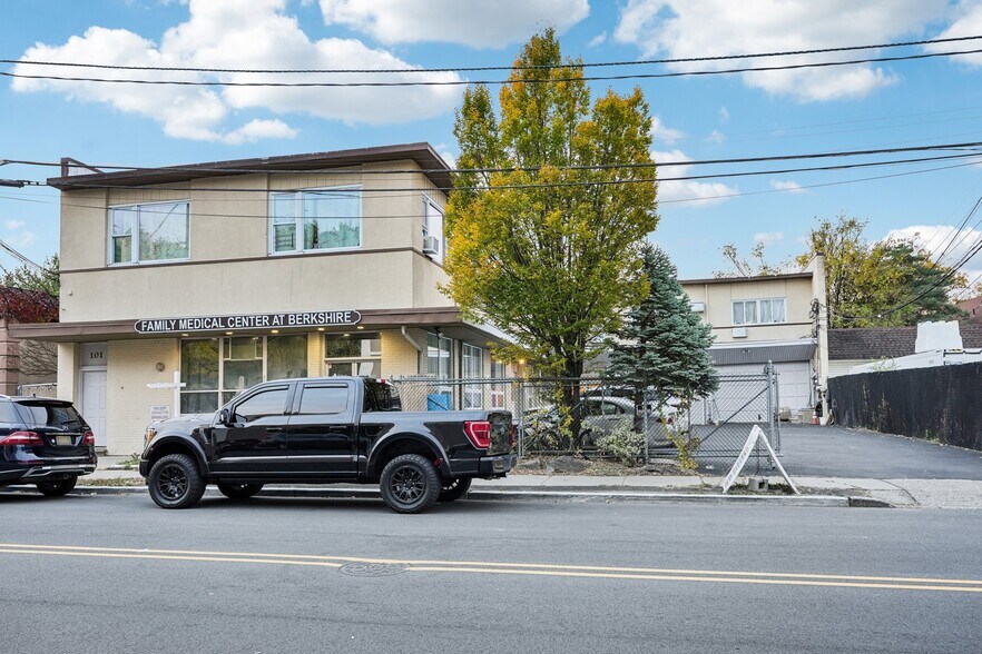 More Photos Of 99-105 Berkshire Ave, Paterson Office For Lease