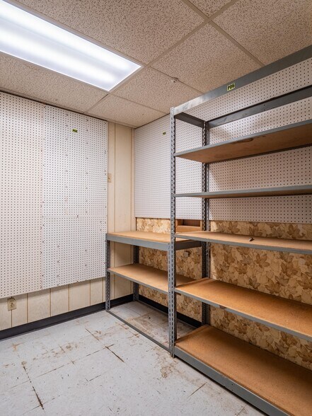 More Photos Of 1 W Choctaw Ave, Mcalester Flex For Sale