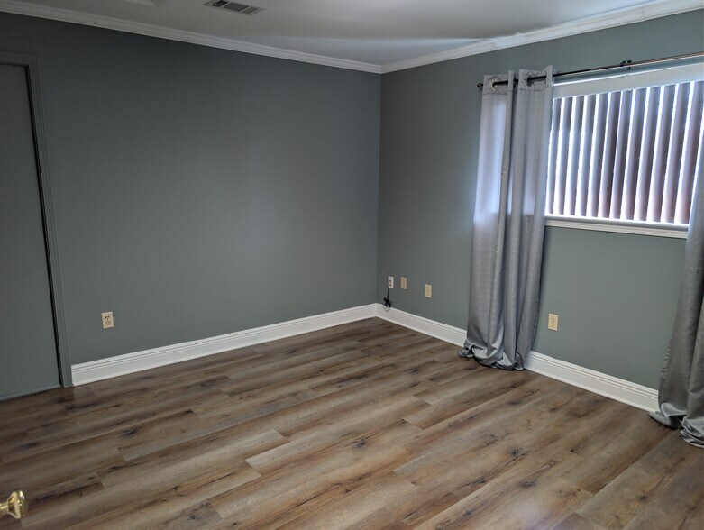 More Photos Of 4042 Desoto St, Mandeville Office For Lease