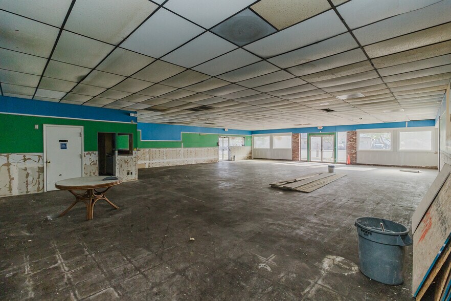 More Photos Of 1015 S Meridian Ave, Wichita Auto Repair For Sale