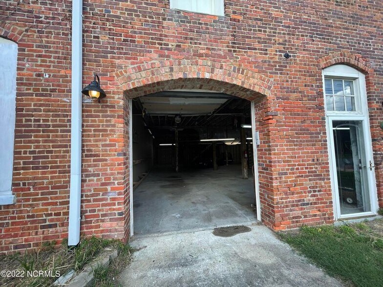 More Photos Of 904 W 3rd St, Washington Office For Sale