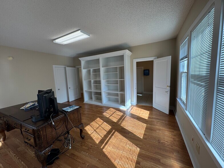 More Photos Of 436 S Fannin Ave, Tyler Office Residential For Sale