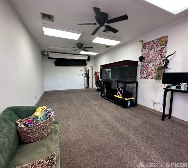 More Photos Of 8230 E Broadway Blvd, Tucson Medical For Sale