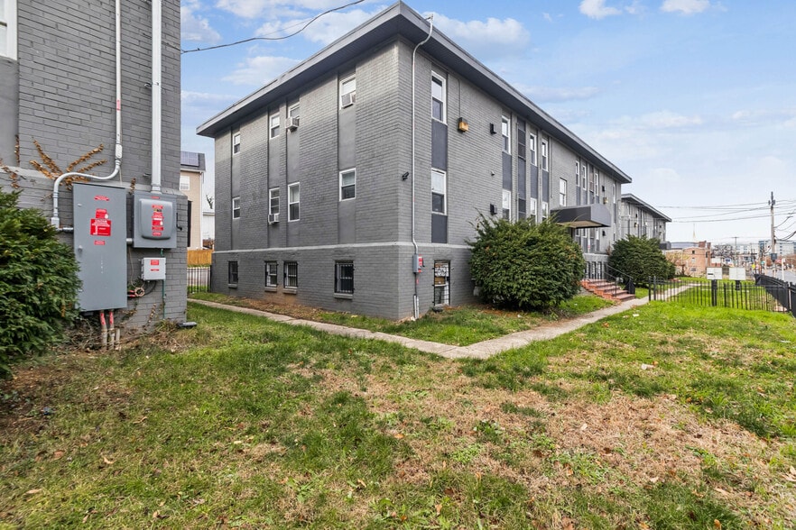 More Photos Of 4559-4569 Benning Rd SE, Washington Apartments For Sale