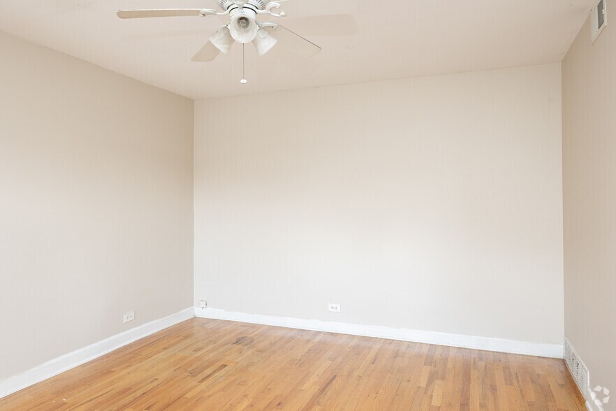 More Photos Of 7635 S Coles Ave, Chicago Apartments For Sale