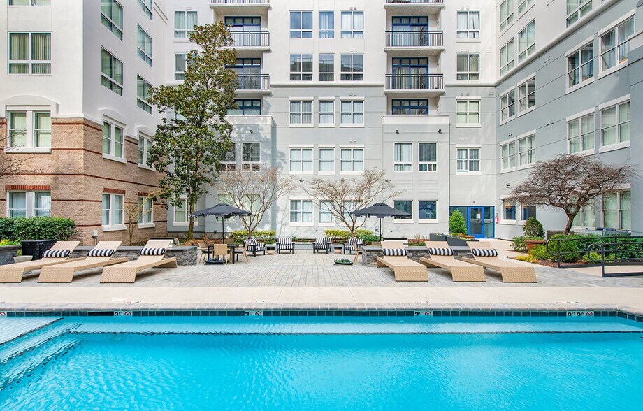 More Photos Of 120 N Cedar St, Charlotte Apartments For Lease