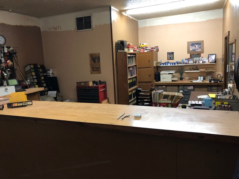 More Photos Of 1105 W Erwin St, Tyler Auto Repair For Sale