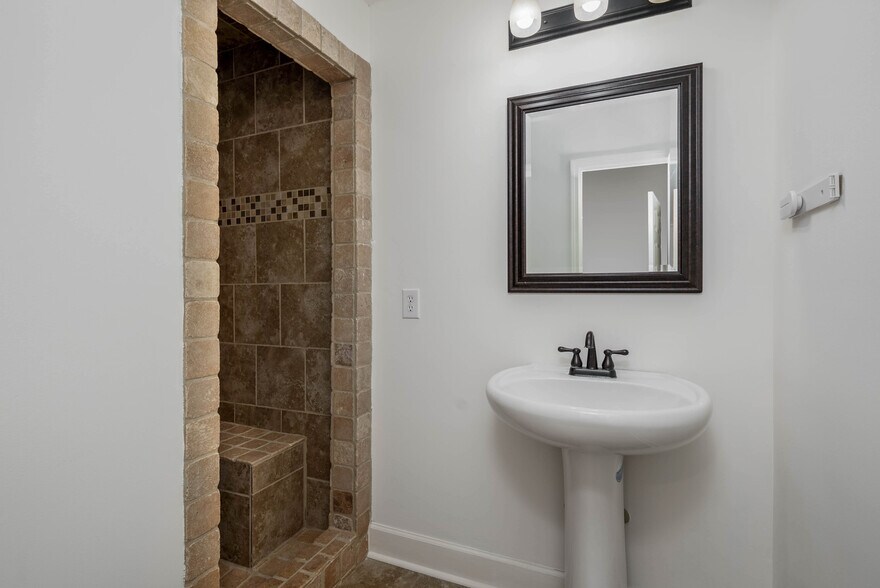 More Photos Of 515 Hargrove Rd E, Tuscaloosa Office Residential For Lease