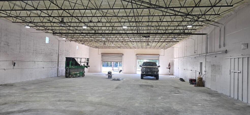 More Photos Of 5401 Sligh Ave, Tampa Auto Repair For Lease