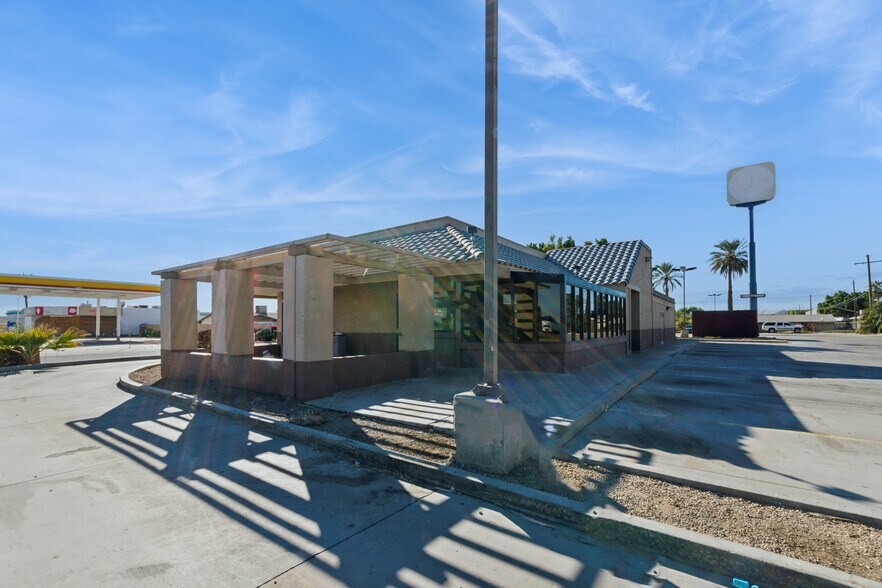 More Photos Of 379 S Lovekin Blvd, Blythe Fast Food For Lease