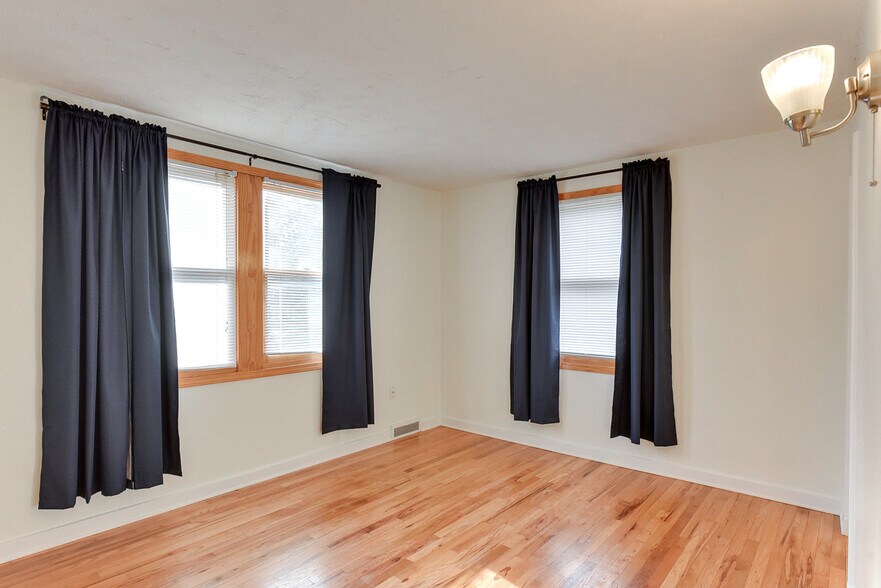 More Photos Of 817 N 48th St, Omaha Apartments For Sale