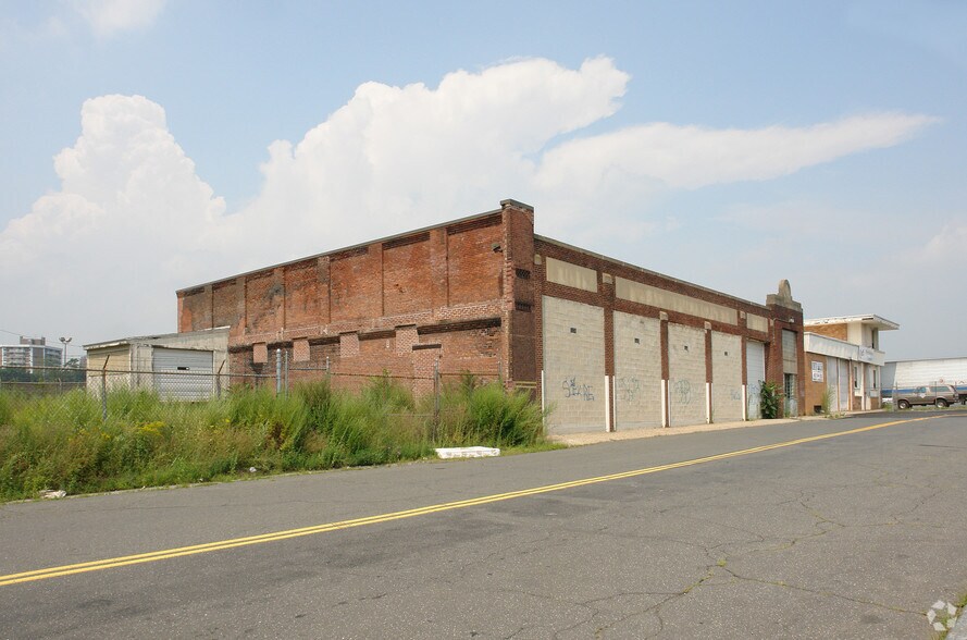 More Photos Of 180-204 Lyman St, Springfield Distribution For Sale