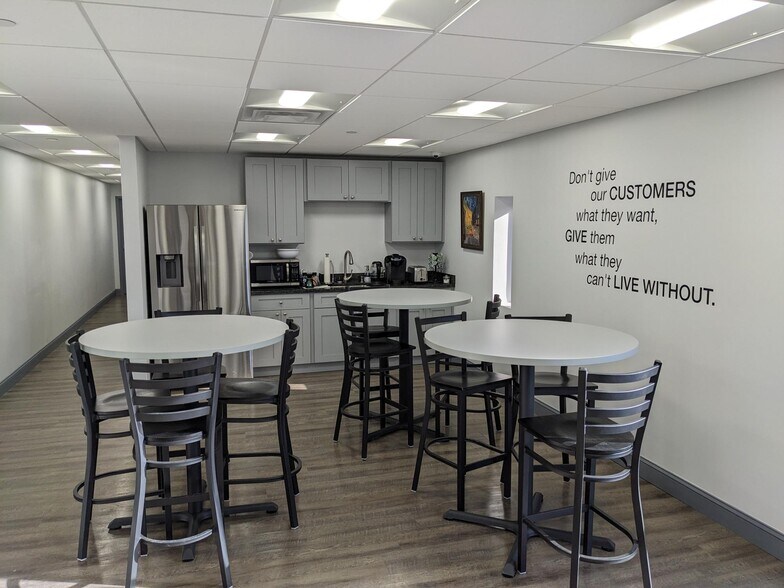 More Photos Of 200 Turnpike Rd, Southborough Research And Development For Lease