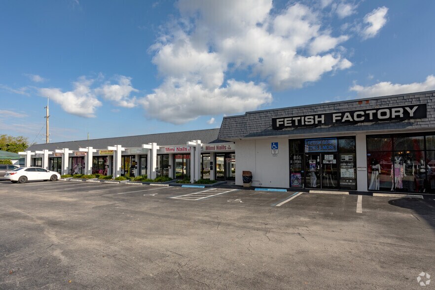 More Photos Of 821-859 E Oakland Park Blvd, Oakland Park Storefront For Lease