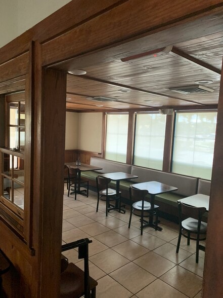 More Photos Of 4011 E Busch Blvd, Tampa Fast Food For Lease
