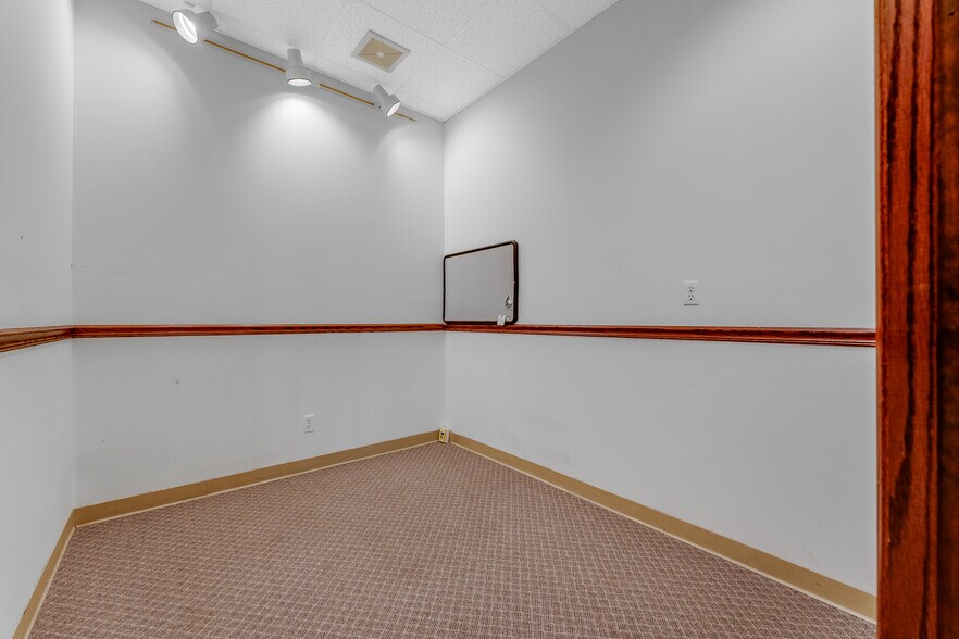 More Photos Of 214 Merchant St, Fairmont Bank For Sale