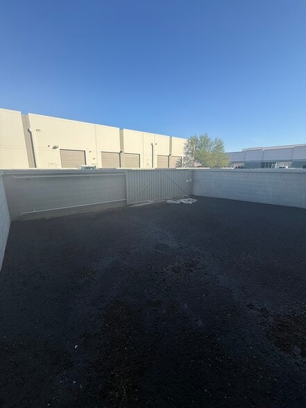 More Photos Of 2610 E Mohawk Ln, Phoenix Warehouse For Sale