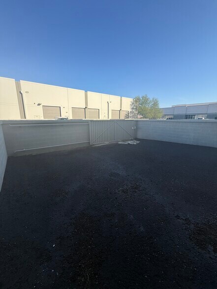 More Photos Of 2610 E Mohawk Ln, Phoenix Warehouse For Sale