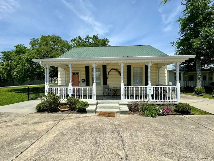 Primary Photo Of 1705 Government St, Ocean Springs Office Residential For Sale