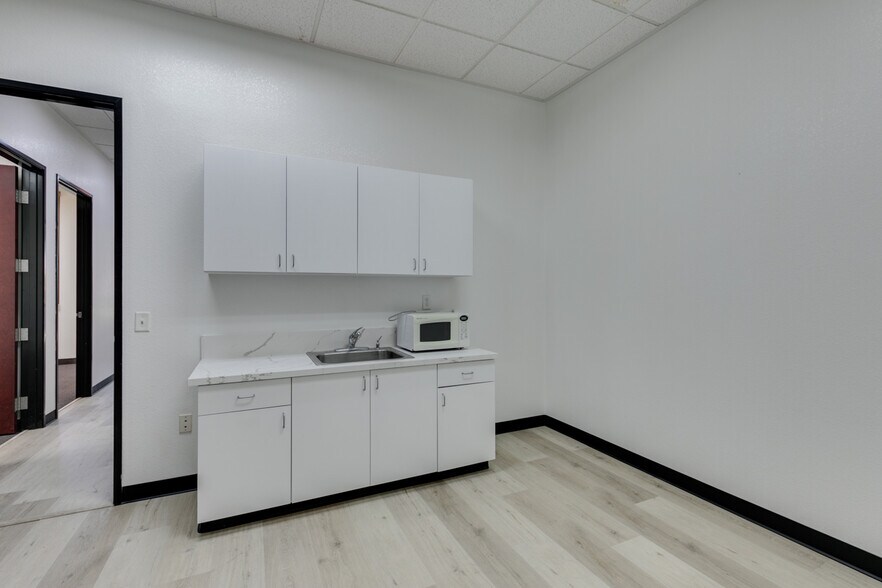 More Photos Of 1820 E Warm Springs Rd, Las Vegas Medical For Sale