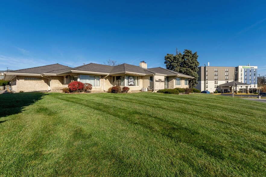 More Photos Of 8900 W Dodge Rd, Omaha Medical For Lease