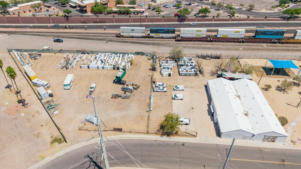 More Photos Of 5850 W Market St, Glendale Service For Sale