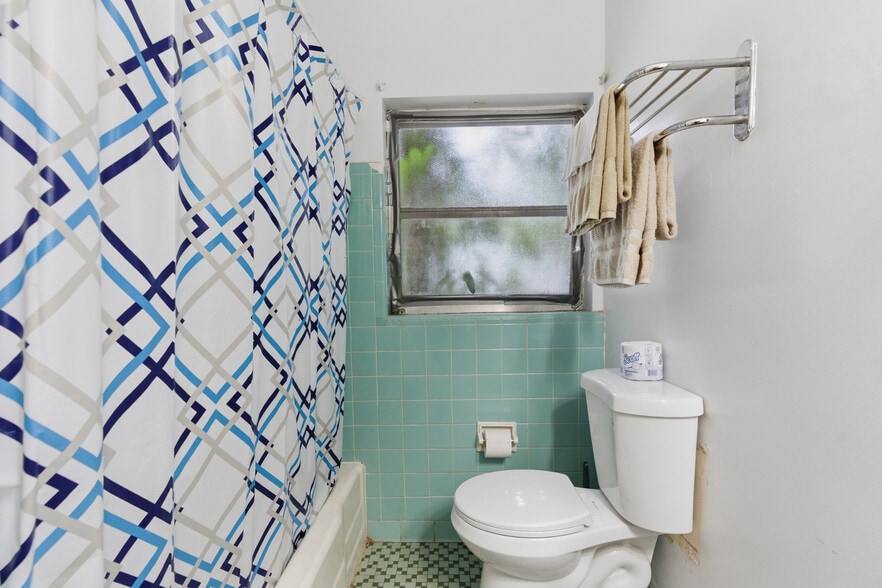 More Photos Of 320 N Federal Hwy, Lake Worth Hotel For Sale