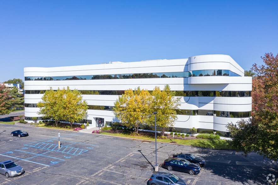 More Photos Of 5 Becker Farm Rd, Roseland Office For Lease