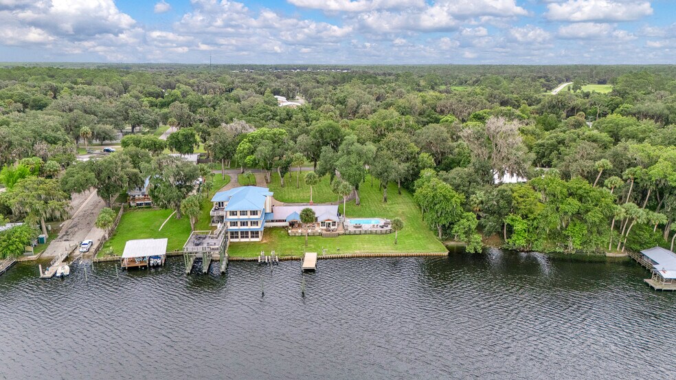 Primary Photo Of 703 Front St, Welaka Specialty For Sale