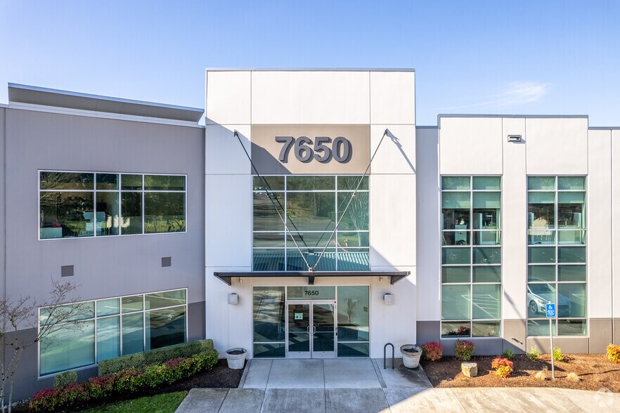 More Photos Of 7650 SW Beveland St, Tigard Office For Lease