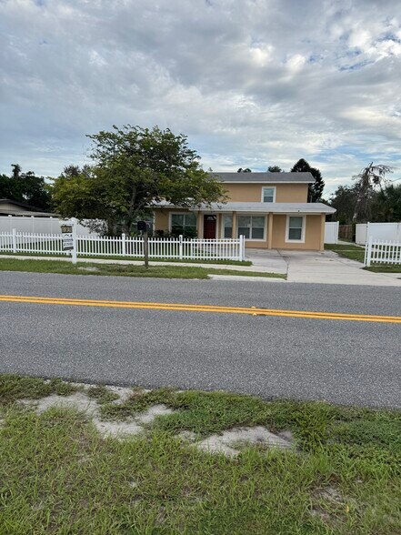 More Photos Of 8 E Summit St, Apopka Specialty For Sale