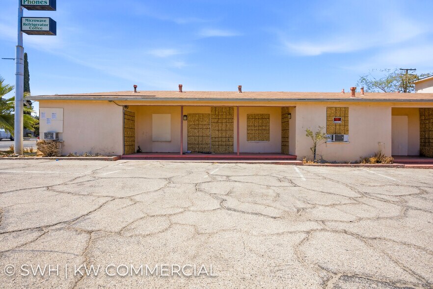 More Photos Of 130 Kern St, Taft Hotel For Sale