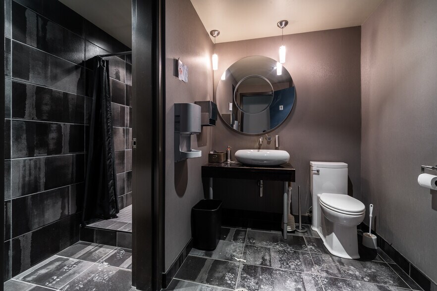 More Photos Of 13200 Boul Métropolitain E, Montréal Office For Sale
