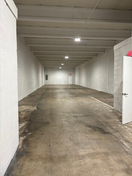 More Photos Of 215-231 W 23rd St, Hialeah Warehouse For Lease