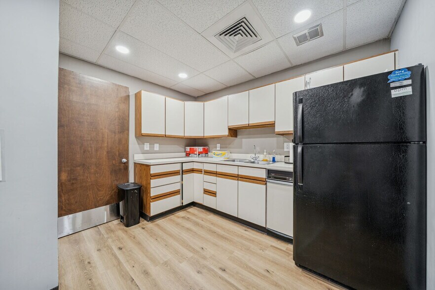 More Photos Of 985 Penn St, Brackenridge Medical For Sale