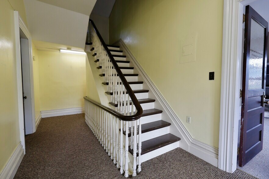 More Photos Of 72 Main St, Delhi Office Residential For Sale