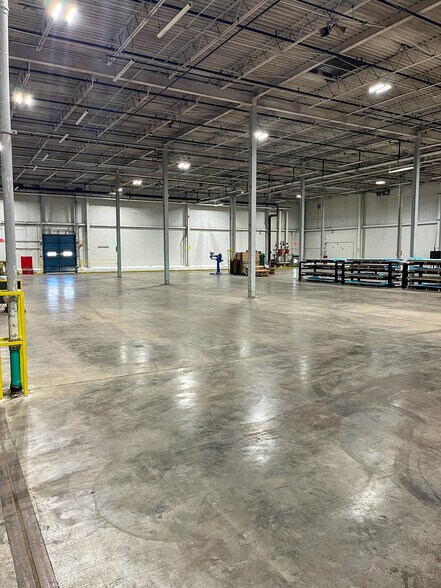More Photos Of 1800 Robertson Rd, Moberly Manufacturing For Sale