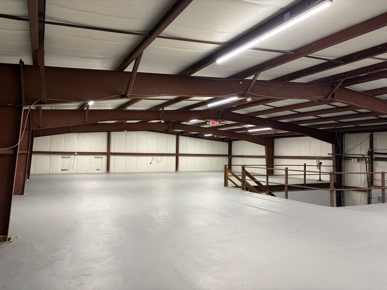 More Photos Of 66 Old Country Rd, Quogue Warehouse For Lease