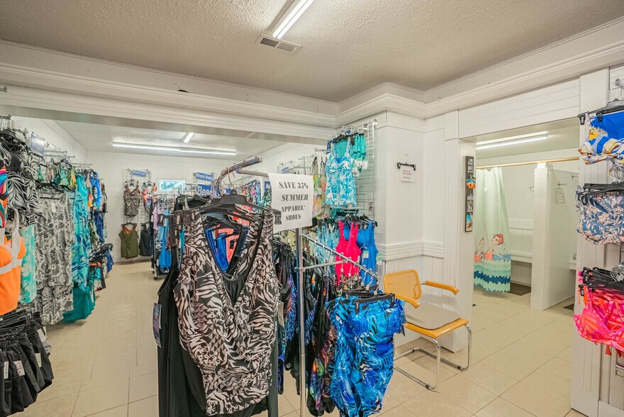 More Photos Of 8 Sunset Hills Ct, Sunrise Beach Storefront For Sale