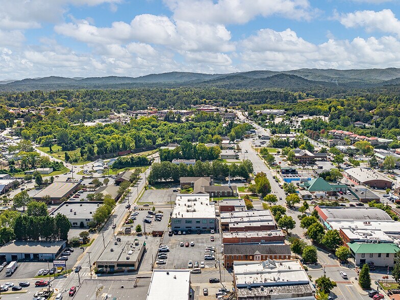 More Photos Of 101 E Allen St, Hendersonville Medical For Lease