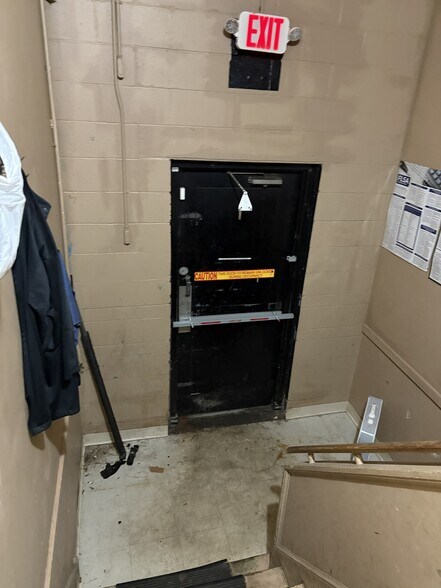 More Photos Of 968 Elm St, Manchester Storefront For Lease