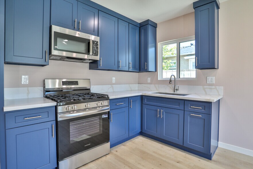 More Photos Of 2111 Scott Rd, Burbank Apartments For Sale