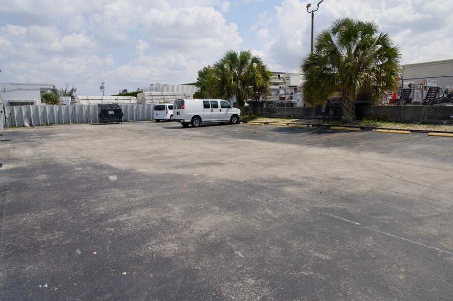 More Photos Of 7215 NW 41st St, Miami Warehouse For Sale