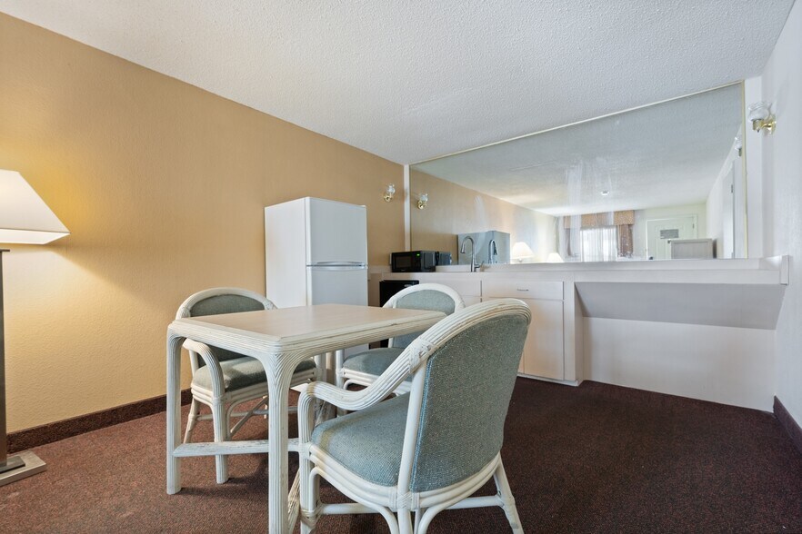 More Photos Of 1530 Cleveland Rd, Sandusky Hotel For Sale