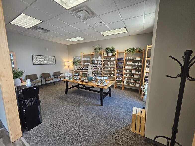 More Photos Of 20965 S Diamond Lake Rd, Rogers Storefront For Lease