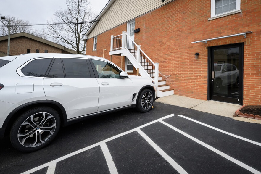 More Photos Of 216 E Reynolds Rd, Lexington Office For Lease