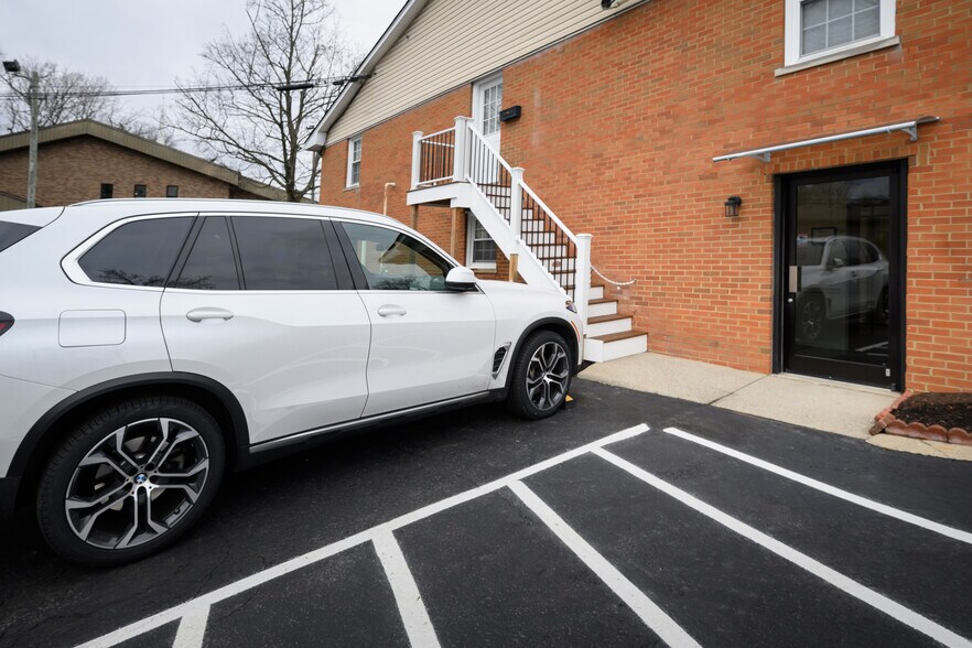 More Photos Of 216 E Reynolds Rd, Lexington Office For Lease