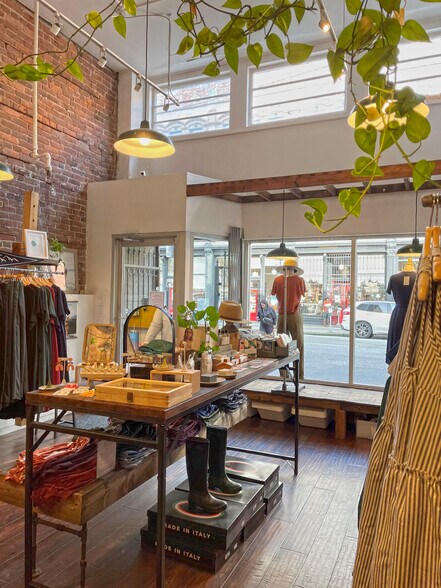 Primary Photo Of 326-330 W Cordova St, Vancouver Storefront Retail Office For Lease