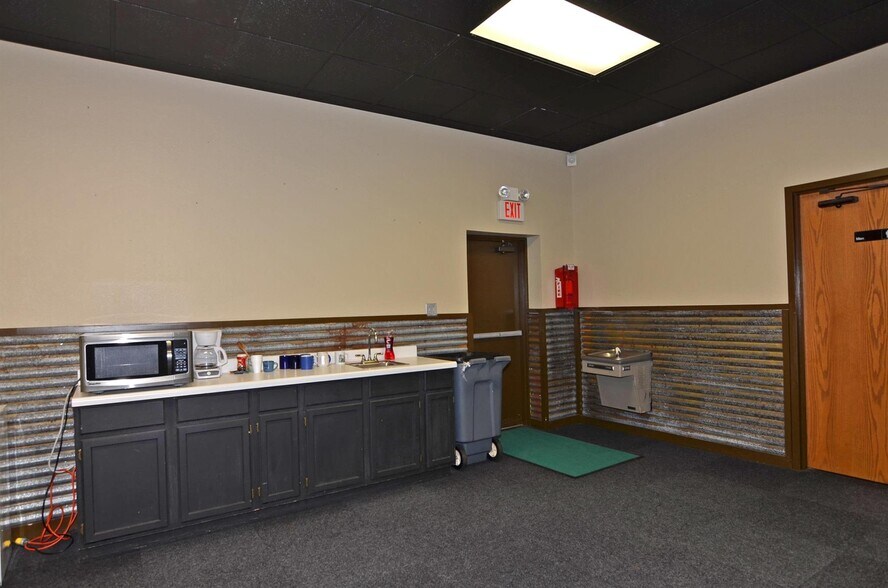 More Photos Of 501 12th St, Marble Falls Specialty For Lease