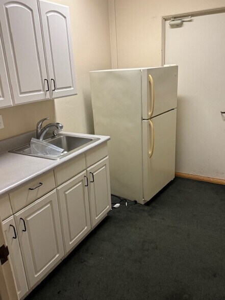 More Photos Of 5 Harris Ct, Monterey Unknown For Lease